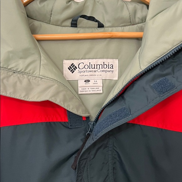 Columbia Anorak Hooded Red and Blue Jacket
Men’s Large - Picture 2 of 9